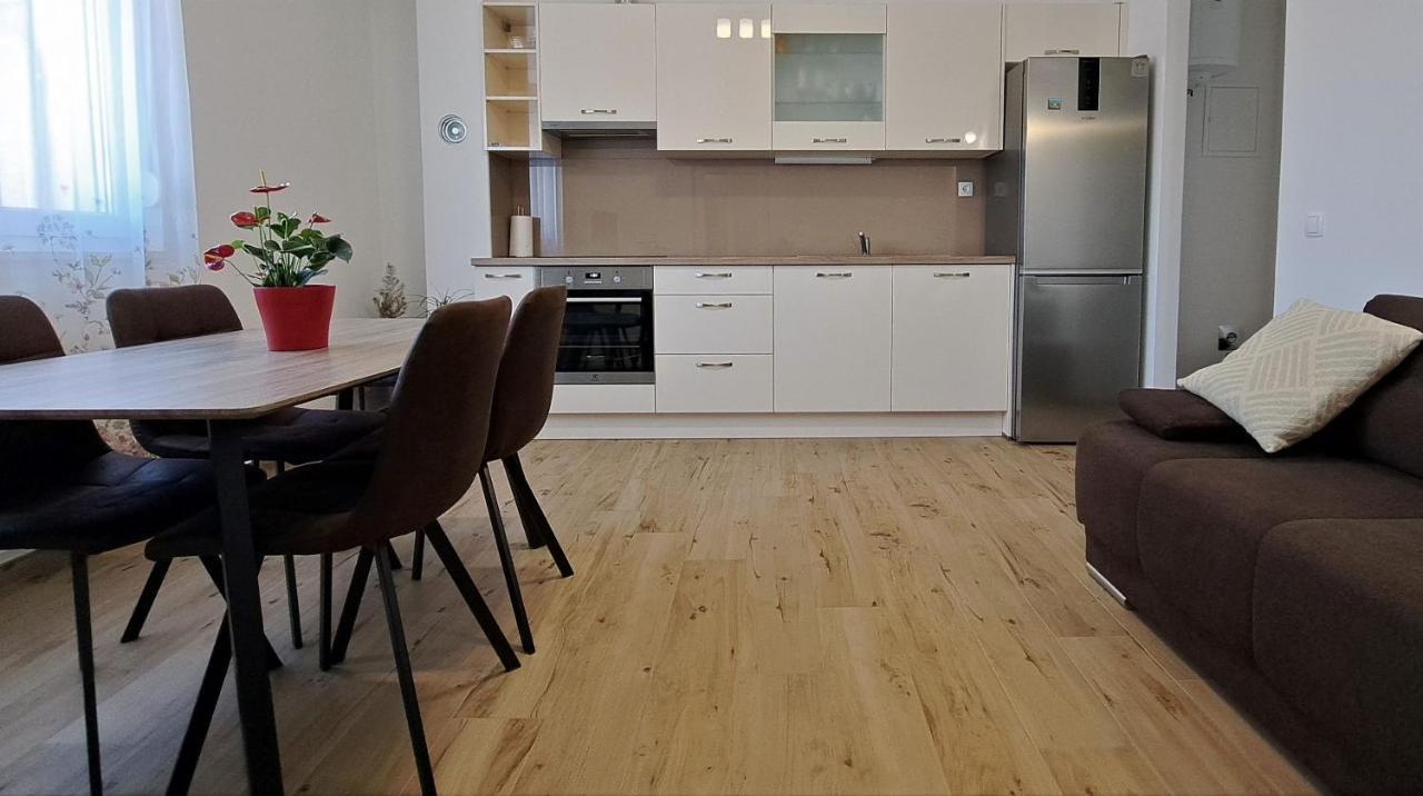 Holiday Apartman Каштела Экстерьер фото