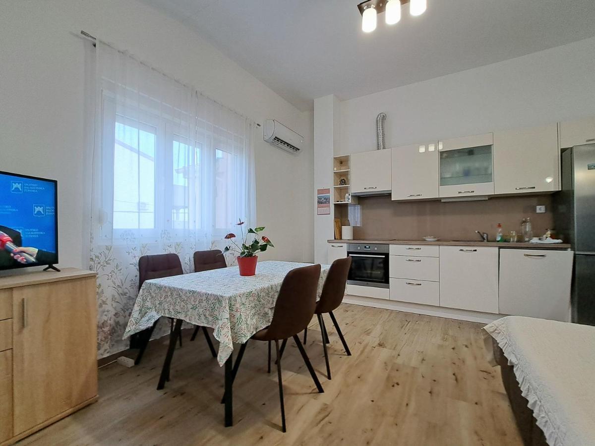 Holiday Apartman Каштела Экстерьер фото