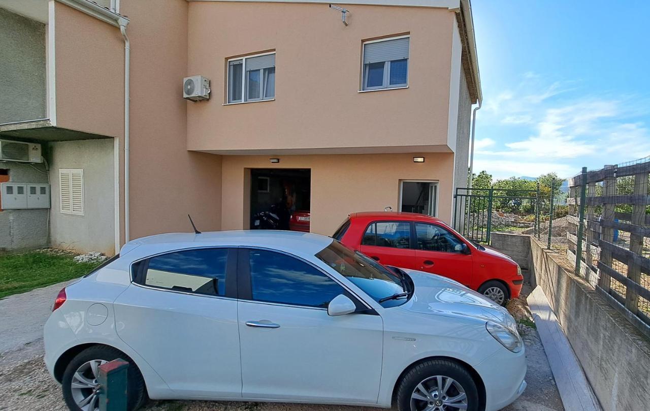 Holiday Apartman Каштела Экстерьер фото